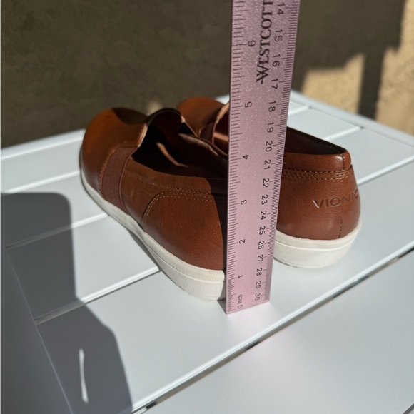 Vionic Tan Leather Slip-On Loafers size 7.5 - Picture 5 of 13